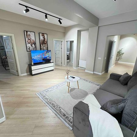 Rentnow Modern Business Apartment With 3 Bedrooms In Centre Кишинёв Экстерьер фото