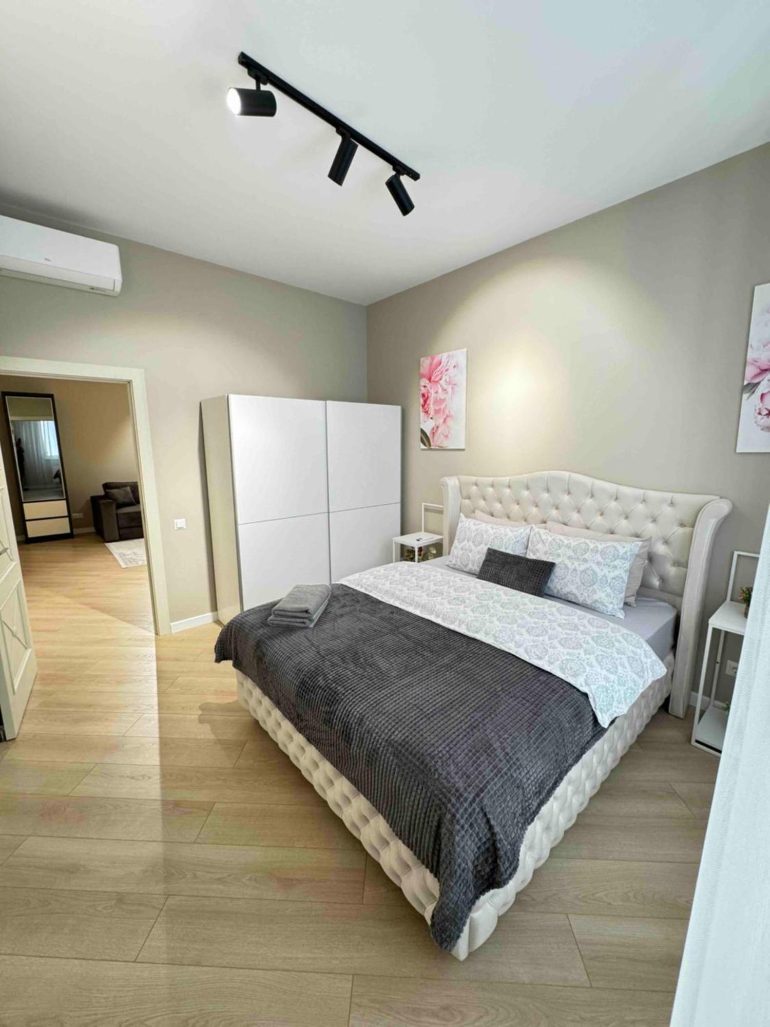 Rentnow Modern Business Apartment With 3 Bedrooms In Centre Кишинёв Экстерьер фото
