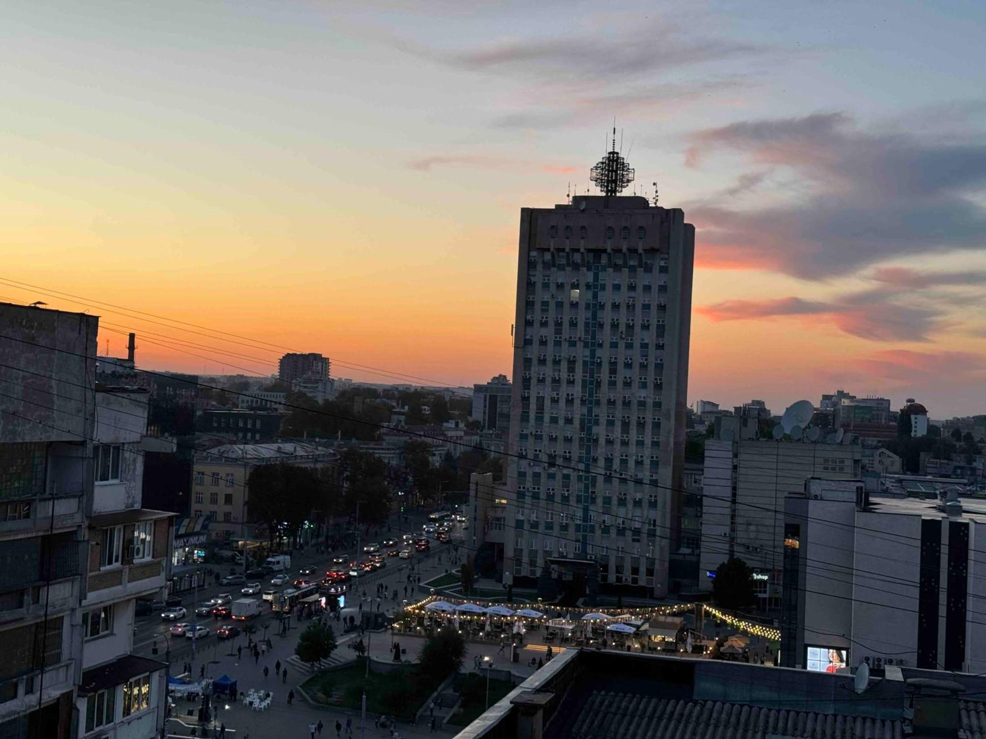 Rentnow Modern Business Apartment With 3 Bedrooms In Centre Кишинёв Экстерьер фото
